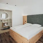 Готель Feichter & Living