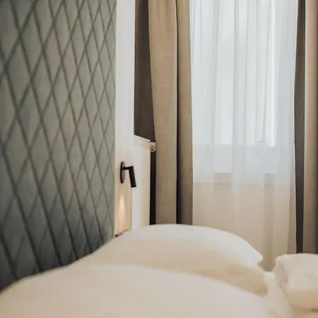 Feichter Hotel & Living 2*