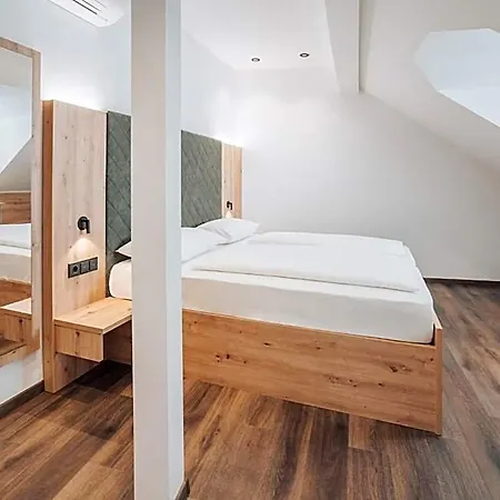 Feichter & Living Hotel 3*