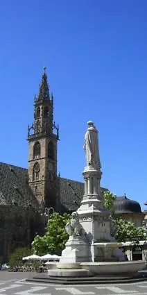 Ξενοδοχείο Feichter & Living 3*