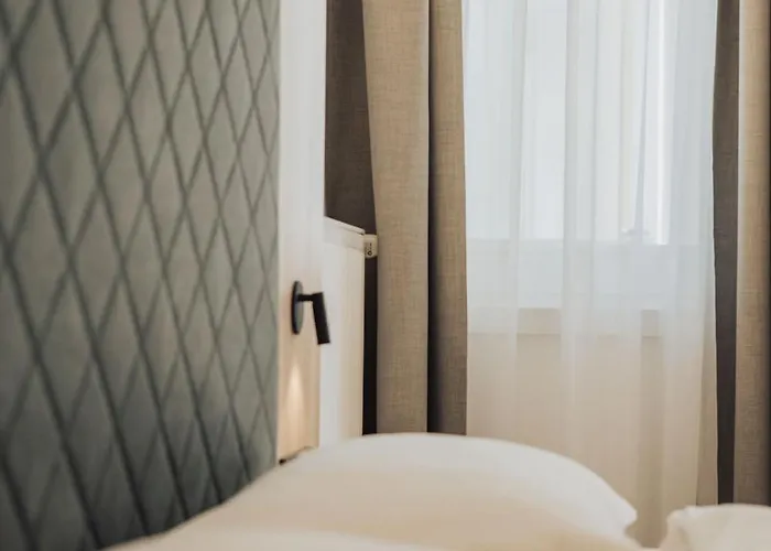 Feichter & Living 3*